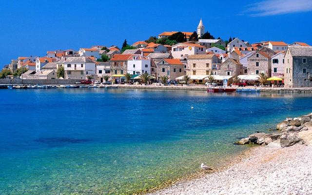 รูปภาพ:http://morecharter.com/img/Primosten-More-Charter-Croatia-Coast.jpg