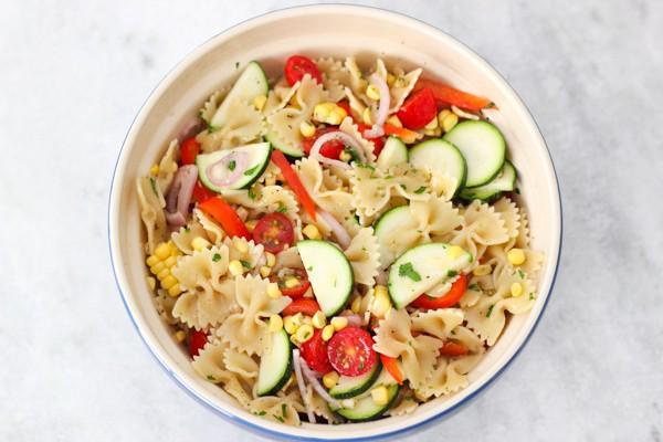 รูปภาพ:http://www.olgasflavorfactory.com/wp-content/uploads/2015/09/Vegetable-Pasta-Salad-1-13.jpg