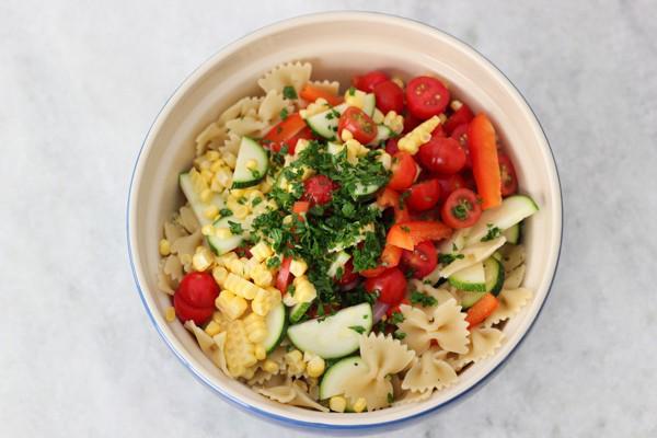 รูปภาพ:http://www.olgasflavorfactory.com/wp-content/uploads/2015/09/Vegetable-Pasta-Salad-5.jpg