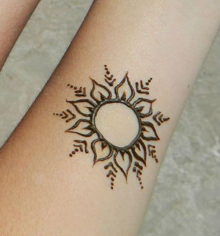 รูปภาพ:http://www.piercingmodels.com/wp-content/uploads/2016/02/sunflower-henna-tattoo.jpg