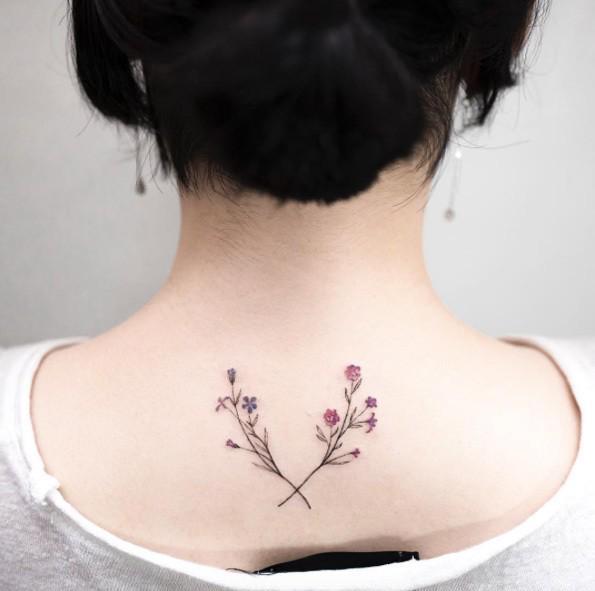 รูปภาพ:http://dfi5wu8thl82p.cloudfront.net/wp-content/uploads/2017/04/tiny-floral-sprig-tattoos.jpg