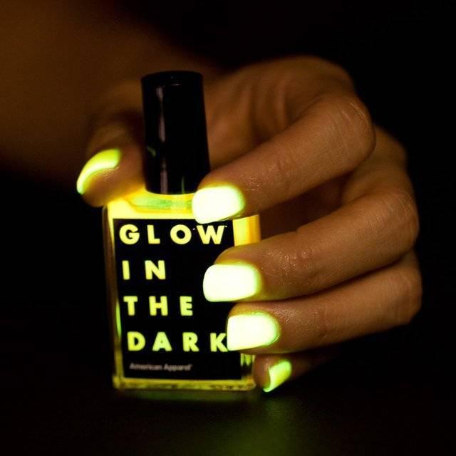 รูปภาพ:http://nailartexpert.com/wp-content/uploads/2013/07/Glow-In-The-Dark-Nail-Polish-Yellow.jpg