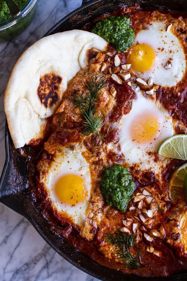 รูปภาพ:https://www.halfbakedharvest.com/wp-content/uploads/2015/01/Northern-Indian-Style-Baked-Eggs-with-Green-Harissa-Naan-8.jpg