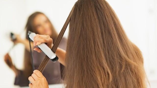 รูปภาพ:http://img4.thelist.com/img/gallery/the-biggest-mistakes-you-make-when-straightening-your-hair/straightening-over-processed-hair.jpg