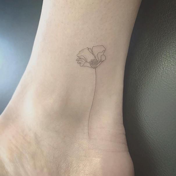 รูปภาพ:http://static.boredpanda.com/blog/wp-content/uploads/2016/02/small-minimalist-tattoo-ideas-inspiration-551__605.jpg