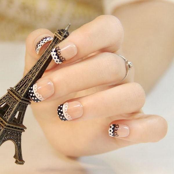 รูปภาพ:http://hative.com/wp-content/uploads/2014/11/lace-nail-art-designs/8-fashionable-lace-nail-art-designs.jpg