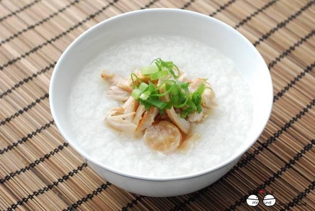 รูปภาพ:http://www.seeingfood.com/wordpress/wp-content/uploads/2013/11/Chinese-breakfast-salted-chicken-congee.jpg