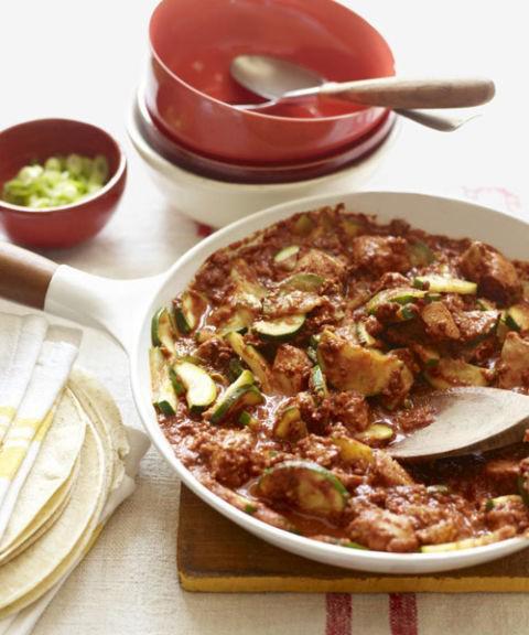 รูปภาพ:http://ghk.h-cdn.co/assets/cm/15/11/480x576/54ff038bdd4c6-chicken-and-zucchini-mole-0910-s3.jpg