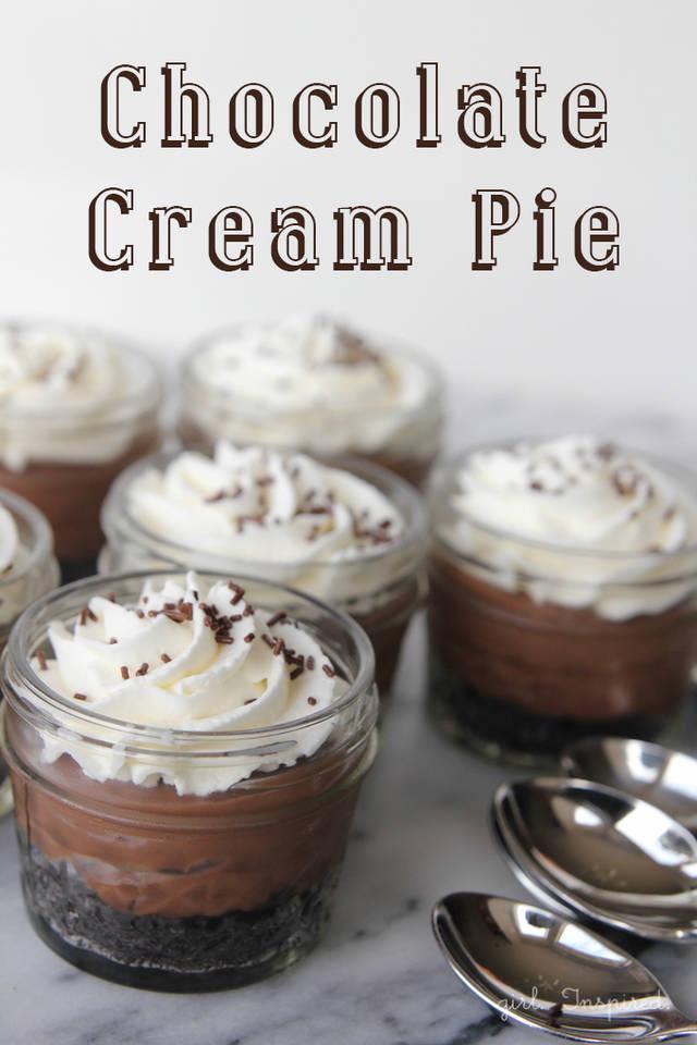 รูปภาพ:http://thegirlinspired.com/wp-content/uploads/2015/01/Mini-Chocolate-Cream-Pies-2.jpg