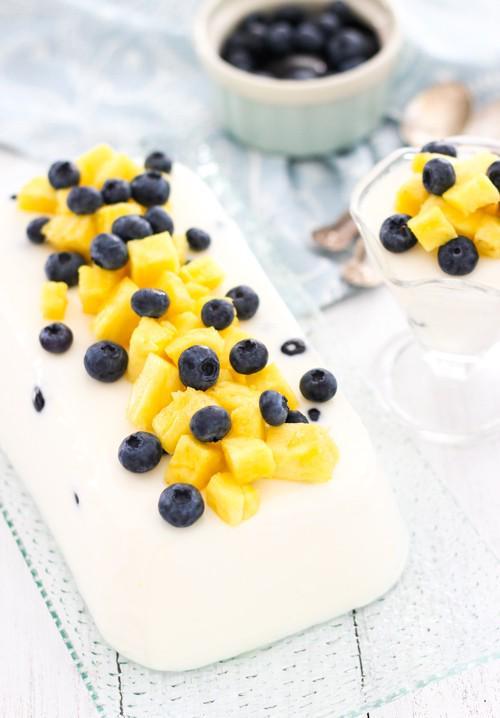 รูปภาพ:http://www.olgasflavorfactory.com/wp-content/uploads/2014/08/Blueberry-Pineapple-and-Lemon-Creamy-Gelatin-Dessert-1-12.jpg