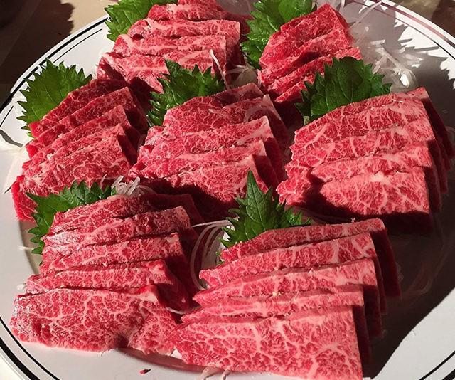 รูปภาพ:https://cdn.thisiswhyimbroke.com/images/japanese-wagyu-kobe-beef-loco-steaks-640x534.jpg