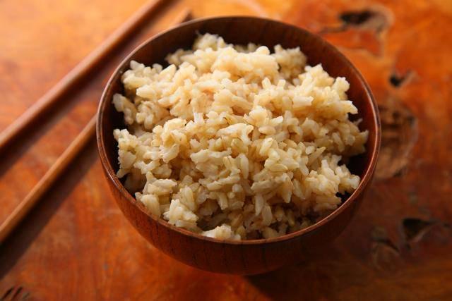 รูปภาพ:http://www.chowstatic.com/assets/recipe_photos/29186_basic_brown_rice.jpg