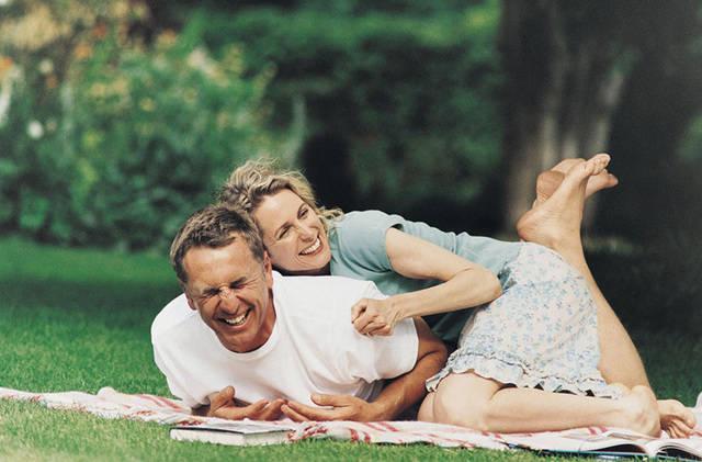 รูปภาพ:http://www.healthywomen.org/sites/default/files/couple-laughing.jpg