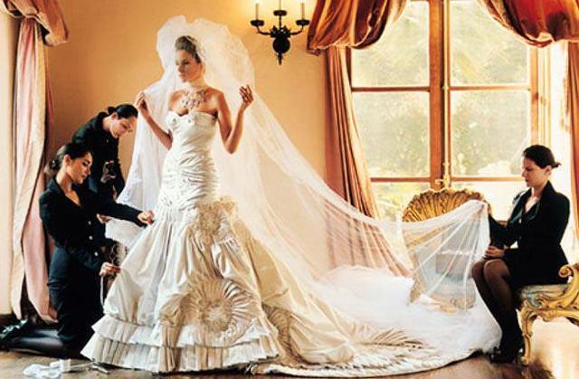 รูปภาพ:http://www.fashionlady.in/wp-content/uploads/2013/06/Melania_Knauss_Wedding_Dress_.jpg