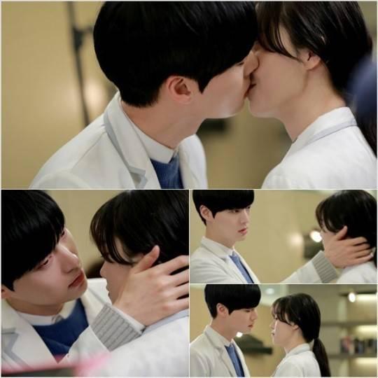 รูปภาพ:http://www.dramafever.com/st/news/images/Blood_kiss.jpg