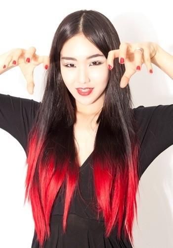 รูปภาพ:http://hairstylehub.com/wp-content/uploads/2017/03/Gothic-Red-Ombre.jpg