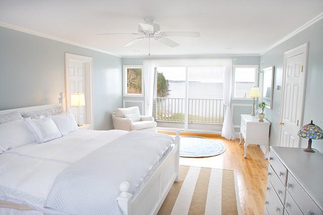 รูปภาพ:https://homebnc.com/homeimg/2016/02/04-coastal-calmness-white-bedroom-decoration-homebnc-1.jpg