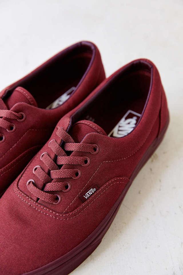 รูปภาพ:http://www.soletopia.com/wp-content/uploads/2014/10/vans-maroon-tonal-era.jpg