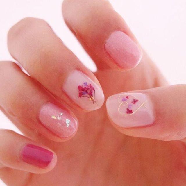 ตัวอย่าง ภาพหน้าปก:ไอเดียเพ้นท์เล็บสุดอ่อนหวาน "Pressed Flowers Nail" เต็มไปด้วยกลิ่นอายของดอกไม้!