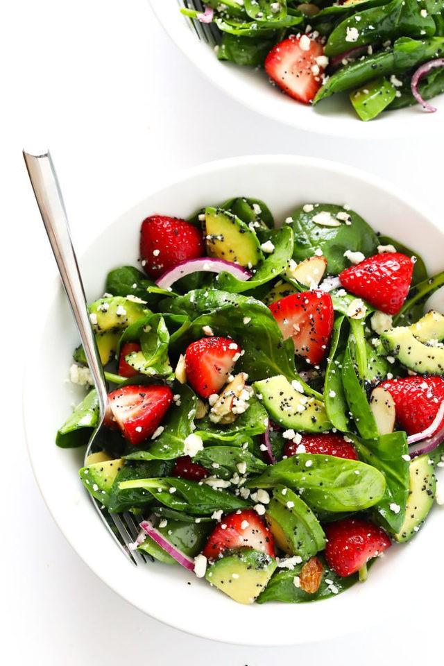 รูปภาพ:https://www.gimmesomeoven.com/wp-content/uploads/2013/04/Strawberry-Avocado-Spinach-Salad-Recipe-with-Poppyseed-Dressing-2-660x990.jpg