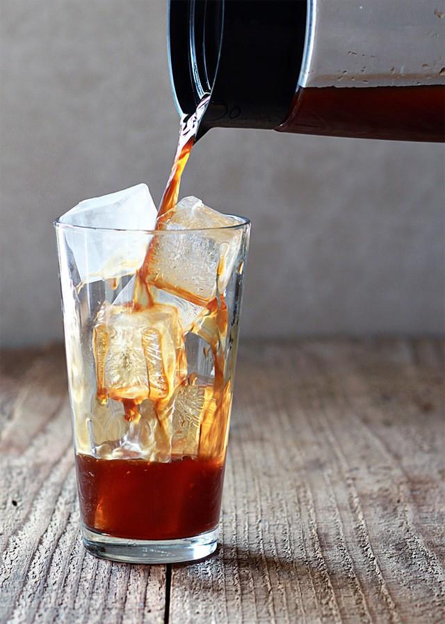 รูปภาพ:http://www.kitchentreaty.com/wp-content/uploads/2014/04/How-to-Make-Cold-Brewed-Iced-Coffee.jpg