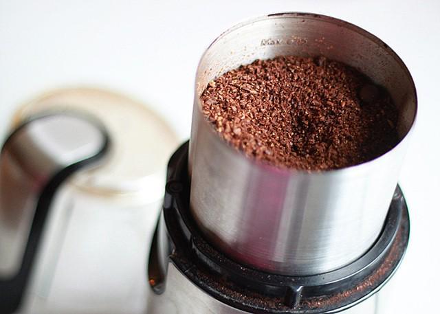 รูปภาพ:http://www.kitchentreaty.com/wp-content/uploads/2014/04/How-to-Make-Cold-Brewed-Iced-Coffee-Concentrate-medium-grind.jpg