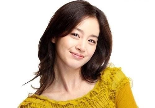 รูปภาพ:http://www.wengie.com/wp-content/uploads/2014/01/kim-tae-hee-requested-plastic-surgery-face2.jpg