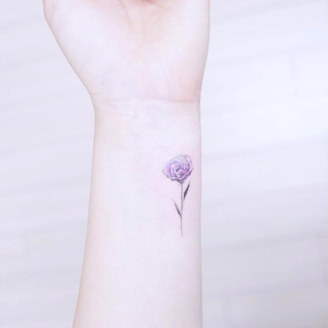 ตัวอย่าง ภาพหน้าปก:ไอเดียรอยสัก "Tiny Wrist Tattoos" สวยฉบับมินิ สำหรับสาวข้อมือเล็ก!