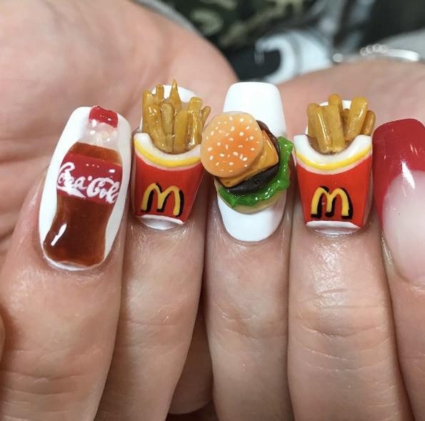 รูปภาพ:http://styleskinner.com/wp-content/uploads/2017/04/66-McDonalds-nails.jpg