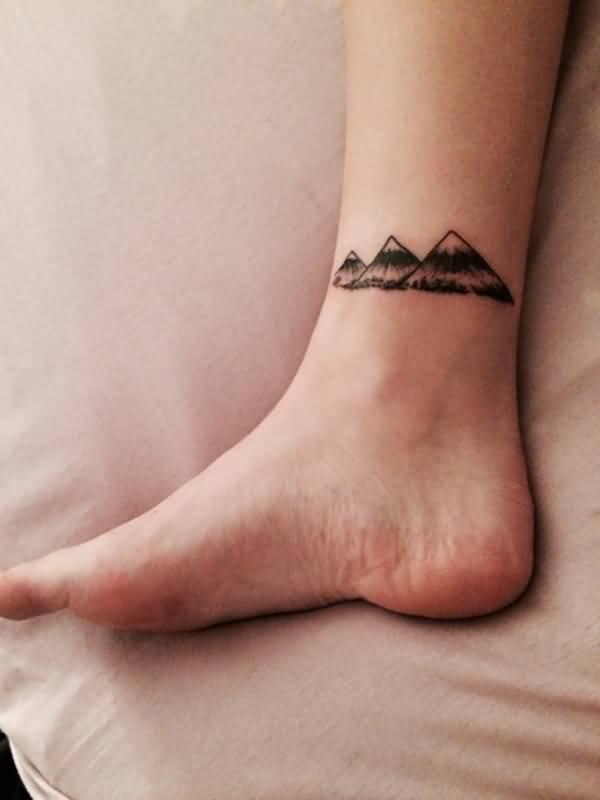 รูปภาพ:https://www.askideas.com/media/72/Small-Mountains-Ankle-Tattoo.jpg