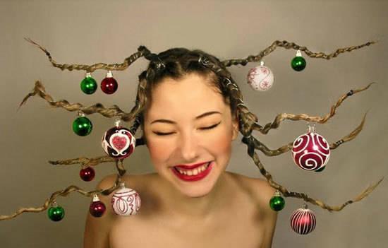 รูปภาพ:http://girlshue.com/wp-content/uploads/2012/11/Cute-Yet-Crazy-Christmas-Tree-Party-Hairstyles-Ideas-2012-For-Kids-Girls-1.jpg