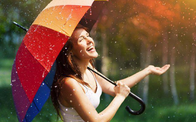 รูปภาพ:https://www.walldevil.com/wallpapers/a81/woman-rain-umbrella.jpg