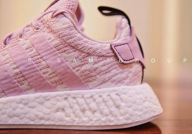 รูปภาพ:http://dfi5wu8thl82p.cloudfront.net/wp-content/uploads/2017/05/adidas-nmd-r2-pink-white-2.jpg