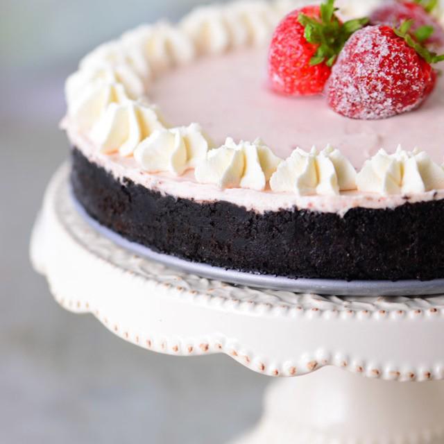ตัวอย่าง ภาพหน้าปก:No Bake Strawberry Cheesecake เมนูชีสเค้กสตรอว์เบอร์รี่สูตรเด็ด อร่อยเพลินแบบไม่ต้องอบให้ยุ่งยาก