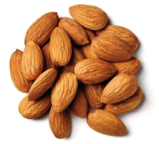 รูปภาพ:http://www.healthandbloom.com/img/almonds-face-packs.jpg