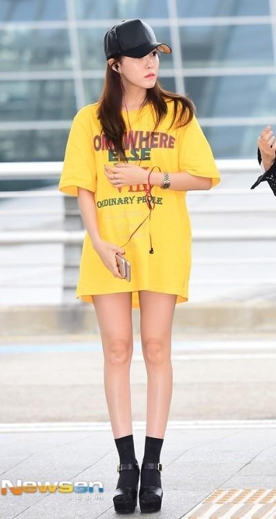 รูปภาพ:http://www.sweetnara.com/wp-content/uploads/2016/06/Airport-Hyomin-Shirt-Dress-T-ara.jpg