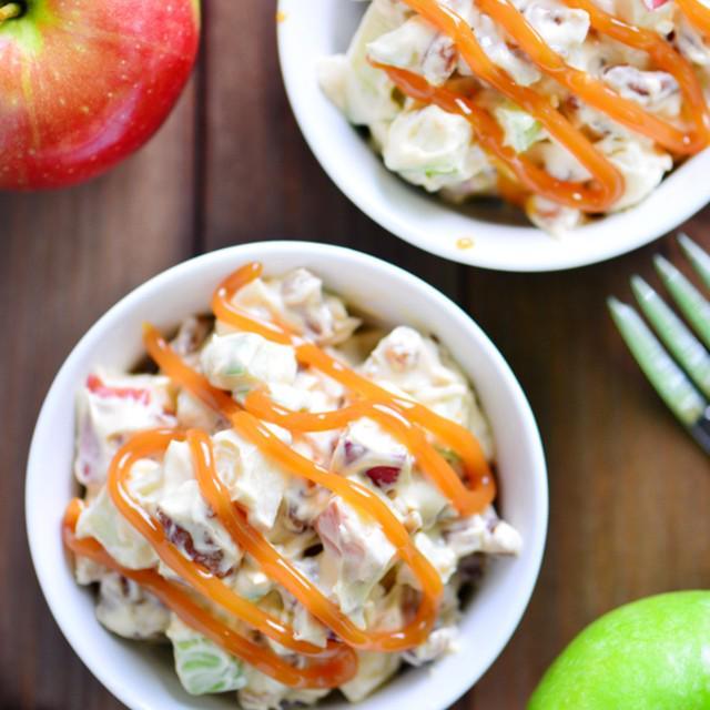ภาพประกอบบทความ 'Caramel Apple Pretzel Salad' สลัดคาราเมลแอปเปิ้ลเพรทเซล อร่อยหวานมันสุด!