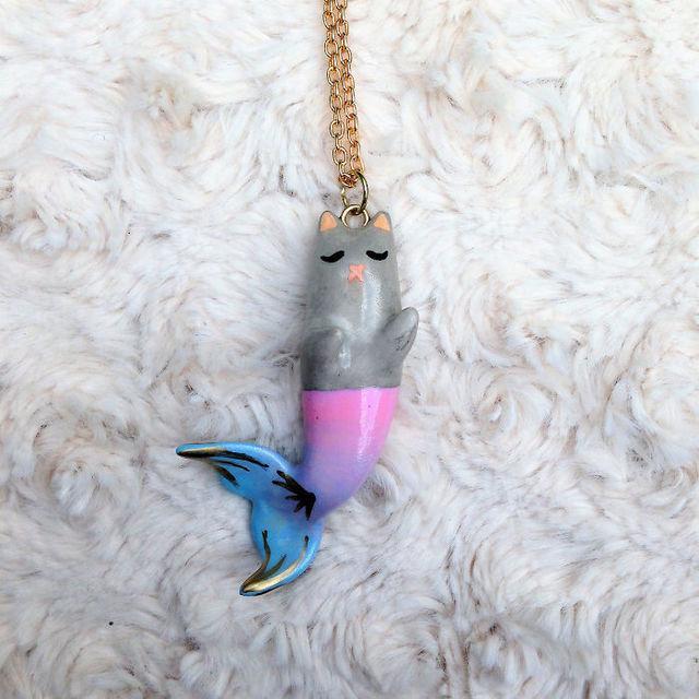 รูปภาพ:http://static.boredpanda.com/blog/wp-content/uploads/2017/05/cat-necklace-purrrmaids-girlandhercat-19-59229c64879c3__700.jpg