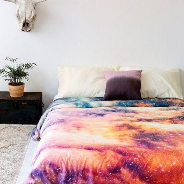 ภาพประกอบบทความ หลุดไปนอกโลกด้วยไอเดียผ้าปูที่นอน "Galaxy Sheets" สุดอลังการ!