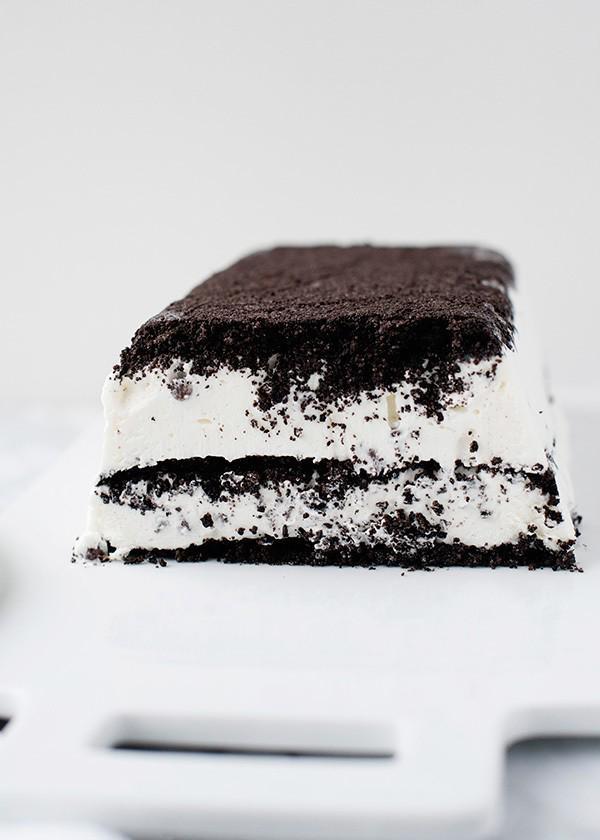 รูปภาพ:http://bakedbree.com/wp-content/uploads/2014/05/cookies-and-cream-icebox-cake_9.jpg