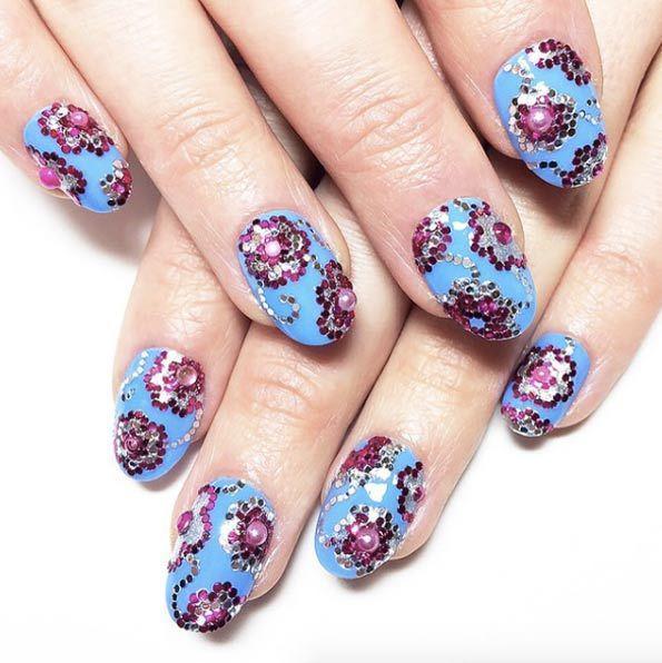 รูปภาพ:http://styleskinner.com/wp-content/uploads/2016/09/59-Meadham-Kirchhoff-floral-inspired-nails.jpg