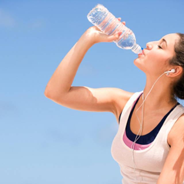 ตัวอย่าง ภาพหน้าปก:4 ตัวช่วยง่ายๆ ให้สาวๆดื่มน้ำเยอะขึ้น