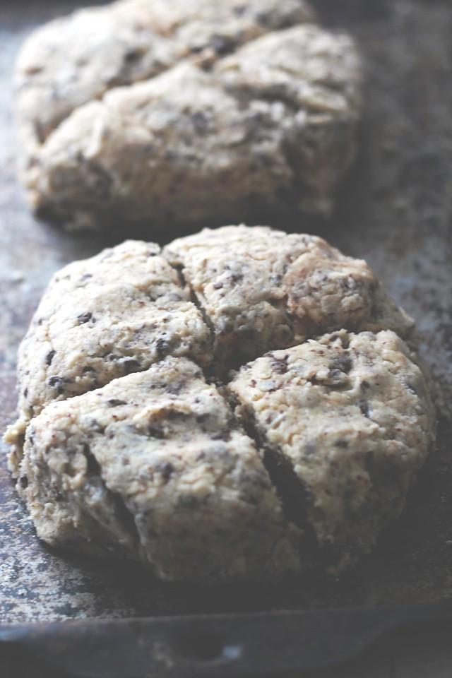 รูปภาพ:http://making-today-beautiful.com/wp-content/uploads/2013/10/earl-grey-scones-5.jpg