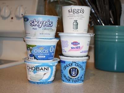 รูปภาพ:http://blog.foodnetwork.com/healthyeats/files/2010/06/Greek-Yogurt-Taste-Test.JPG