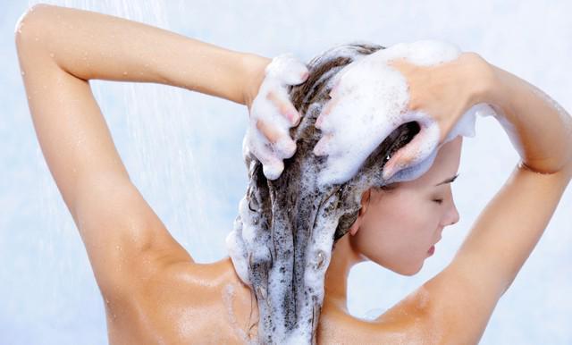 รูปภาพ:http://howtowashhair.com/wp-content/uploads/2015/02/hair-washing-2.jpg