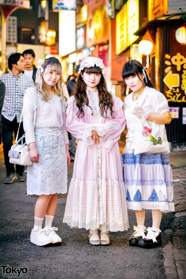 รูปภาพ:http://tokyofashion.com/wp-content/uploads/2017/05/Vintage-Pink-House-Tokyo-Bopper-Fashion-20170506DSC5636-600x900.jpg