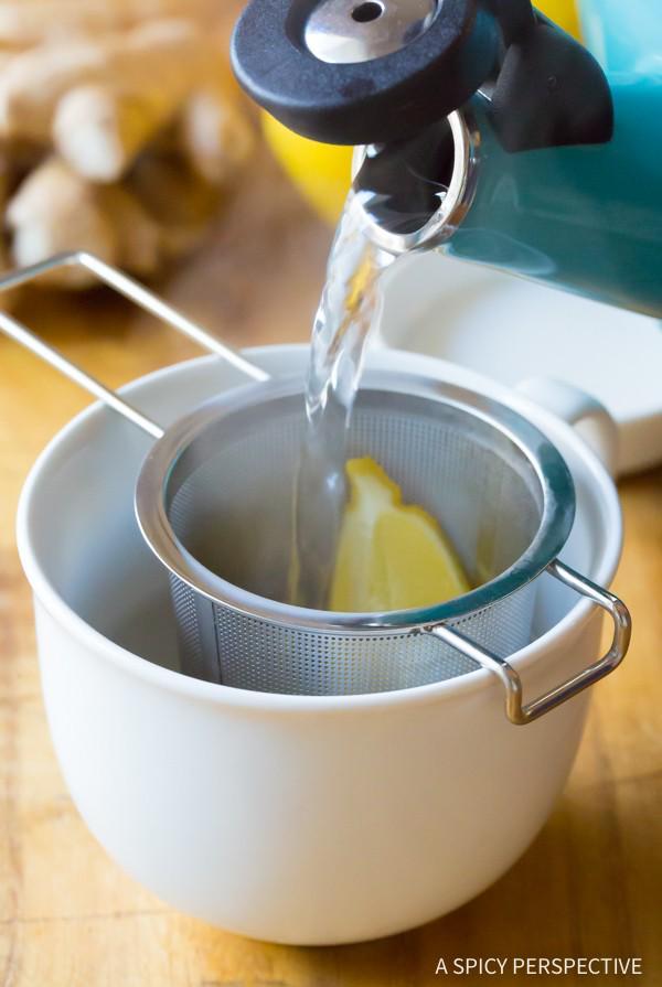 รูปภาพ:http://www.aspicyperspective.com/wp-content/uploads/2017/02/lemon-ginger-detox-tea-recipe-12.jpg