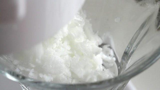 รูปภาพ:http://i1.wp.com/eugeniekitchen.com/wp-content/uploads/2014/06/oreo-shaved-ice-recipe5.jpg