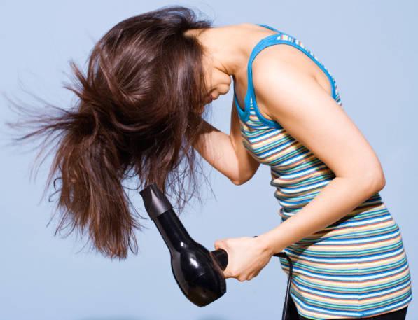 รูปภาพ:http://www.hairworldmag.com/wp-content/uploads/2015/07/Blow-drying-hair-upside-down-wrong.jpg