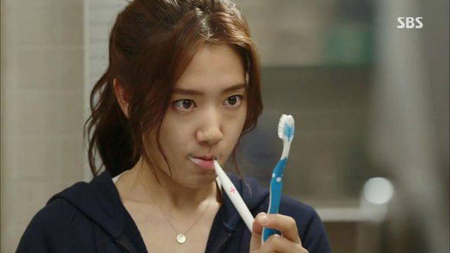 รูปภาพ:http://www.koreandramafashion.com/wp-content/uploads/2014/12/25-pinocchio-episode-05-park-shin-hye-korean-drama-fashion.jpg